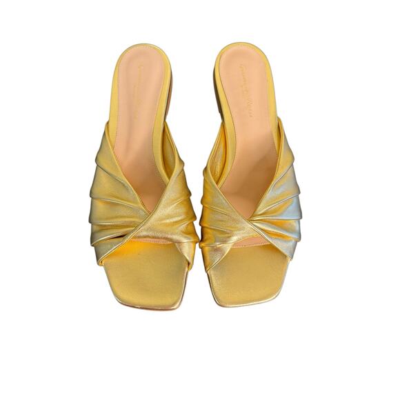 Gianvito Rossi NIB Selene Flat Sandal in Gold Size 39.5 - Picture 2 of 11